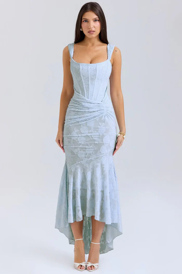 Rosea – Rochie Elegantă cu Croială Sculpturală și Imprimeu Floral Ton pe Ton (Colecția)