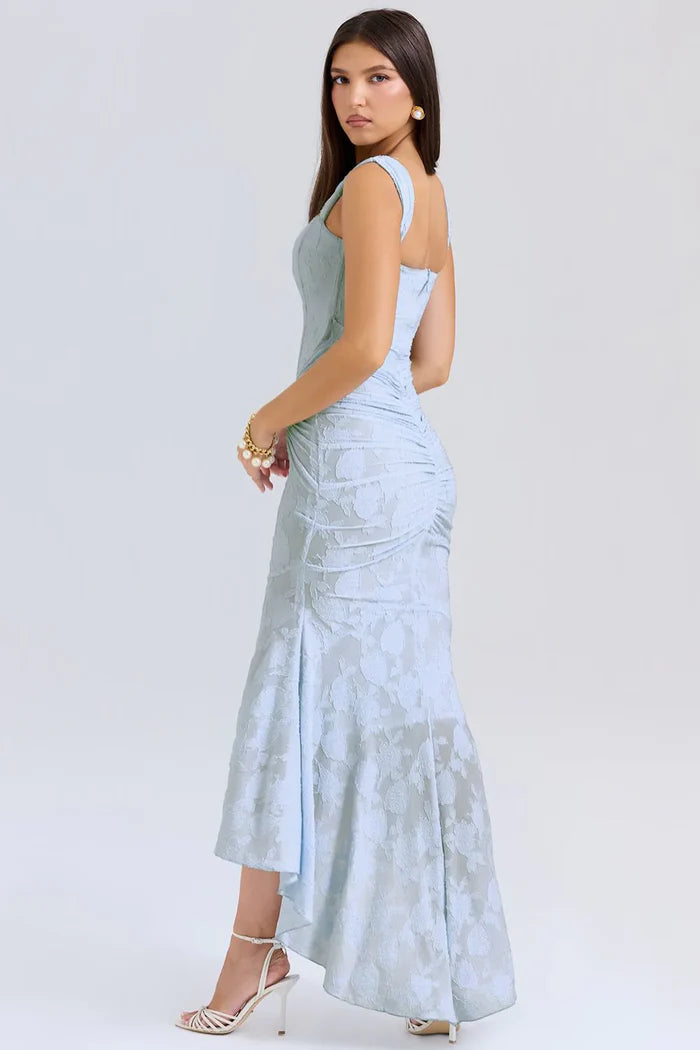 Rosea – Rochie Elegantă cu Croială Sculpturală și Imprimeu Floral Ton pe Ton (Colecția)
