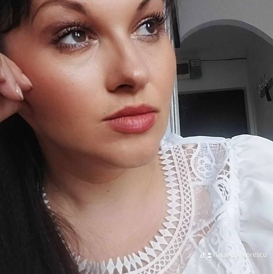 Roxanne R.